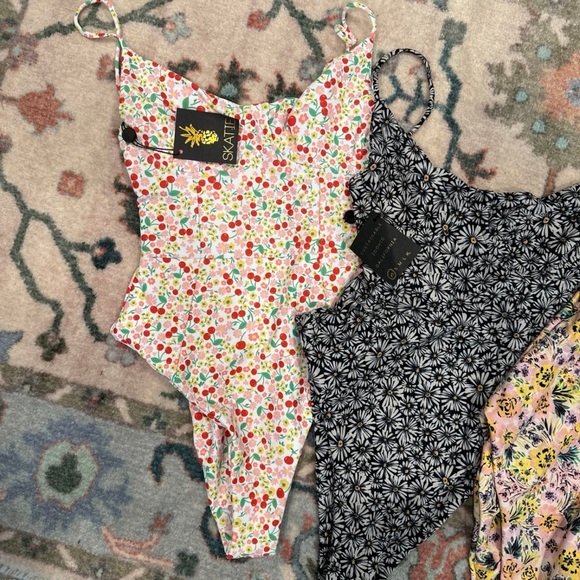 3 Skatie Swimsuits in The Amanda and The Rachel NWT size XS - Picture 2 of 3